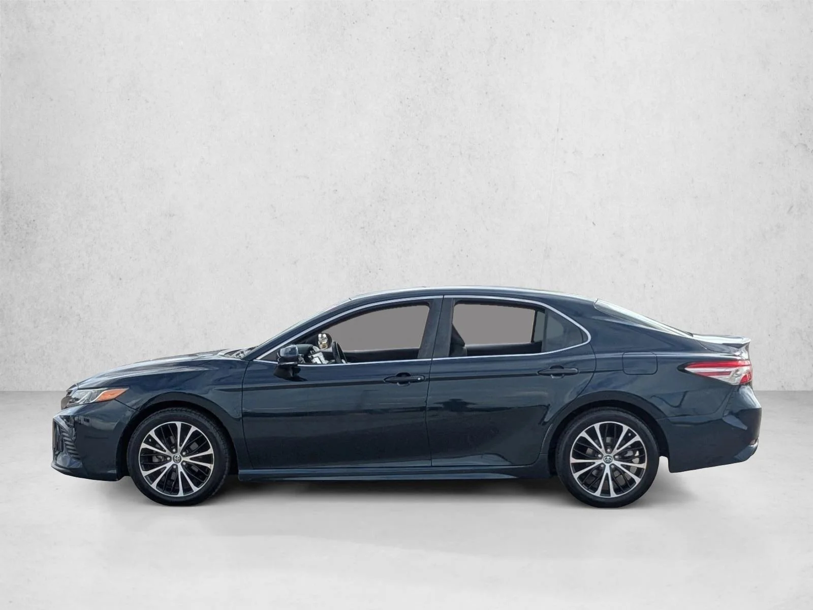Used 2018 Galactic Aqua Mica Toyota SE image 9