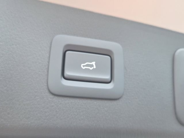 Used 2025 Quartz Metallic Mazda 2.5 S Preferred Package image 14
