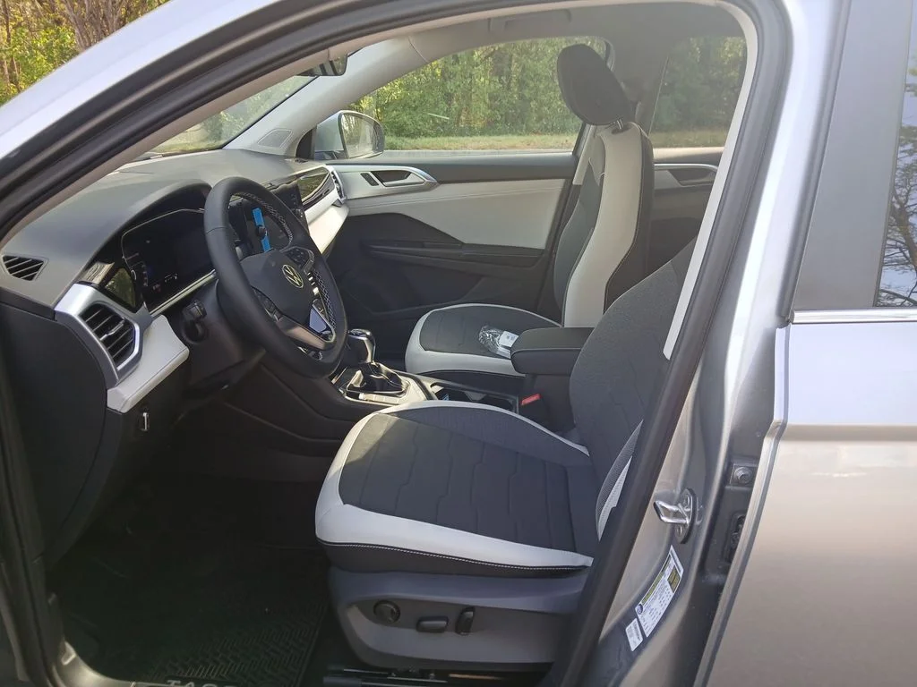 New 2026 Silver Volkswagen 1.5T SE image 9