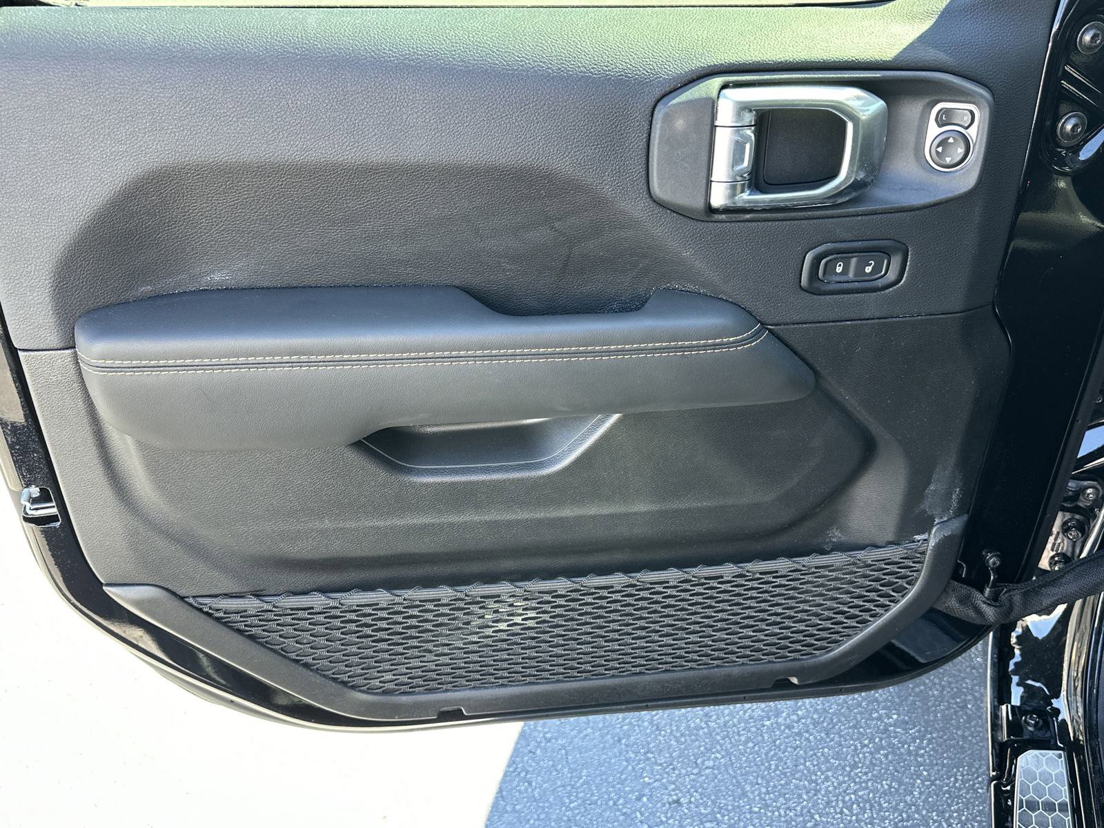 2025 Jeep Wrangler 4-Door Sahara - Photo 11