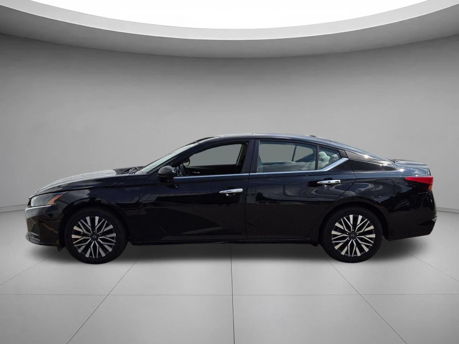 Used 2025 Super Black Nissan SV image 2