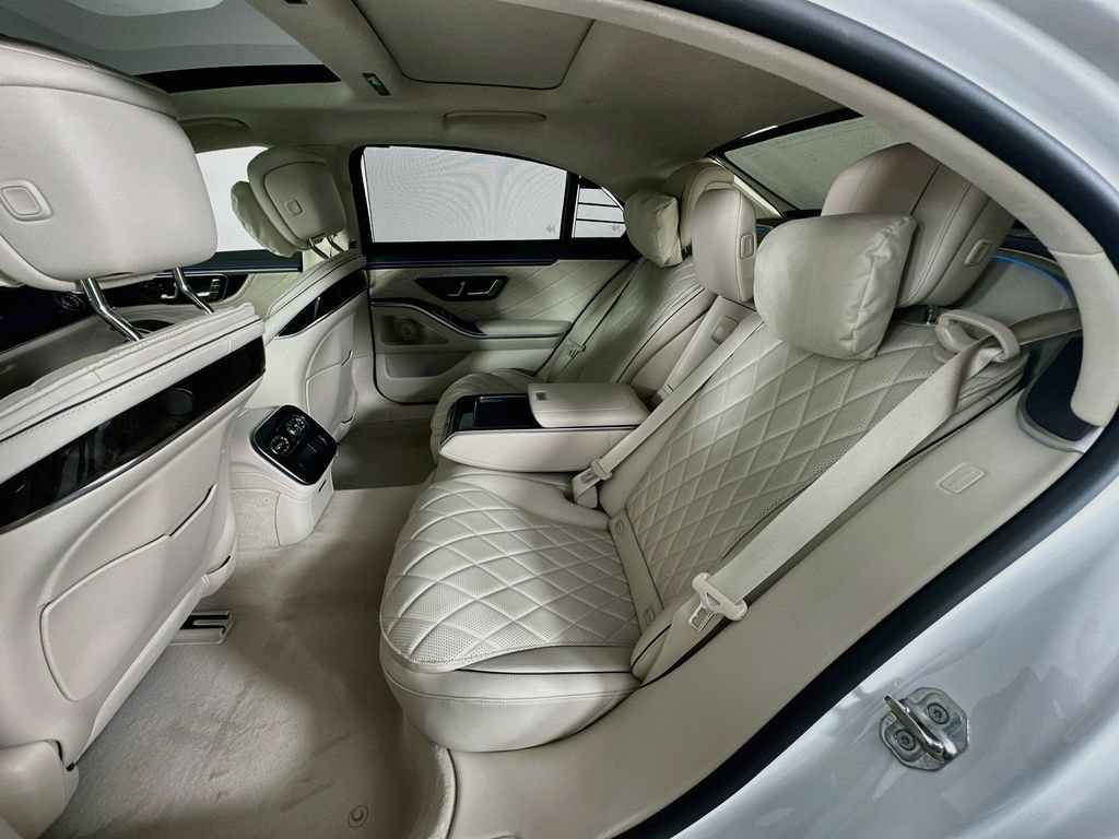 New 2027 MANUFAKTUR Moonlight White Metallic Mercedes-Benz S 580 image 58