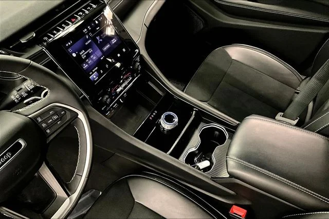2025 Jeep Grand Cherokee Altitude - Photo 17