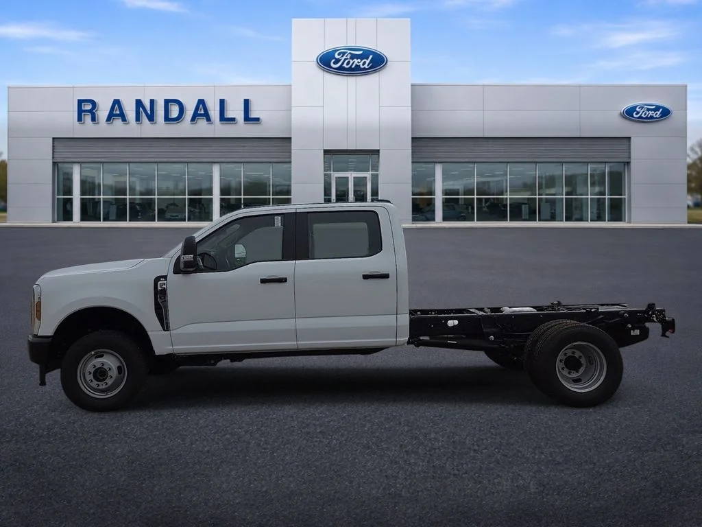 New 2026 Oxford White Ford F-350® XL image 3