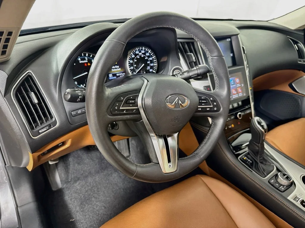 Certified Used 2023 Gray INFINITI LUXE image 11
