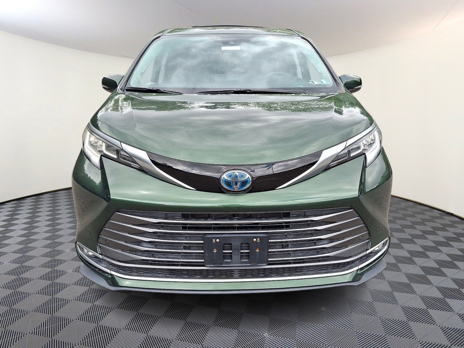 2021 Toyota Sienna Limited 7-Passenger Hybrid AWD's photo