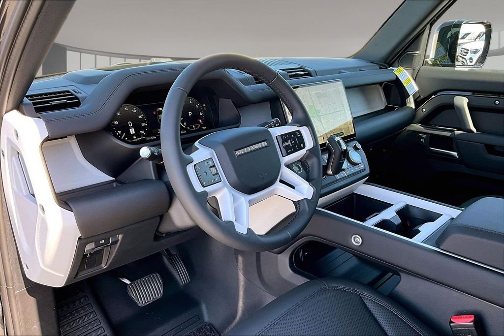 New 2026 SANTORINI BLACK Land Rover S image 7