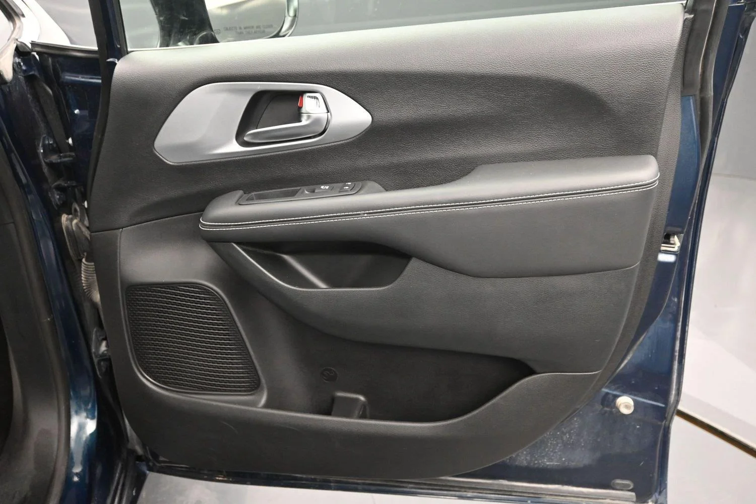 Used 2024 Fathom Blue Pearlcoat Chrysler Touring image 7