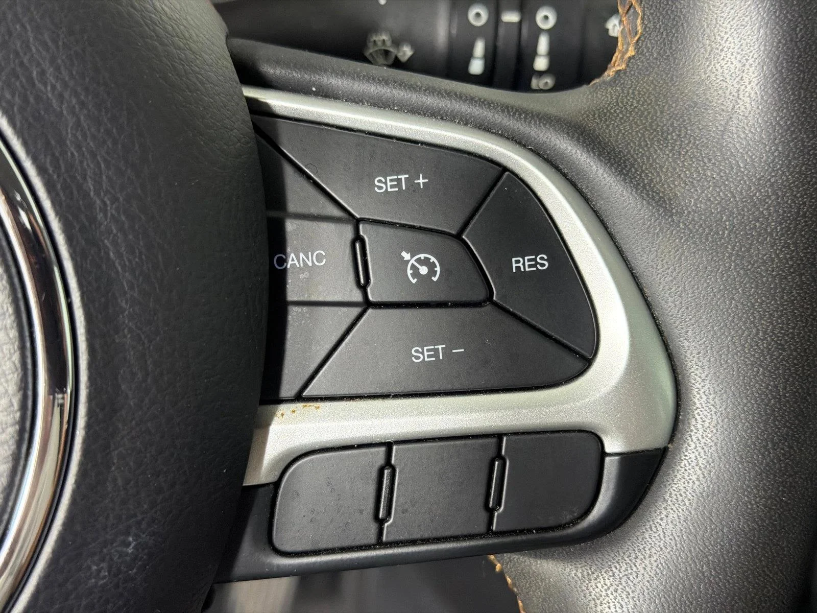 Used 2021 Silver Jeep Latitude image 25