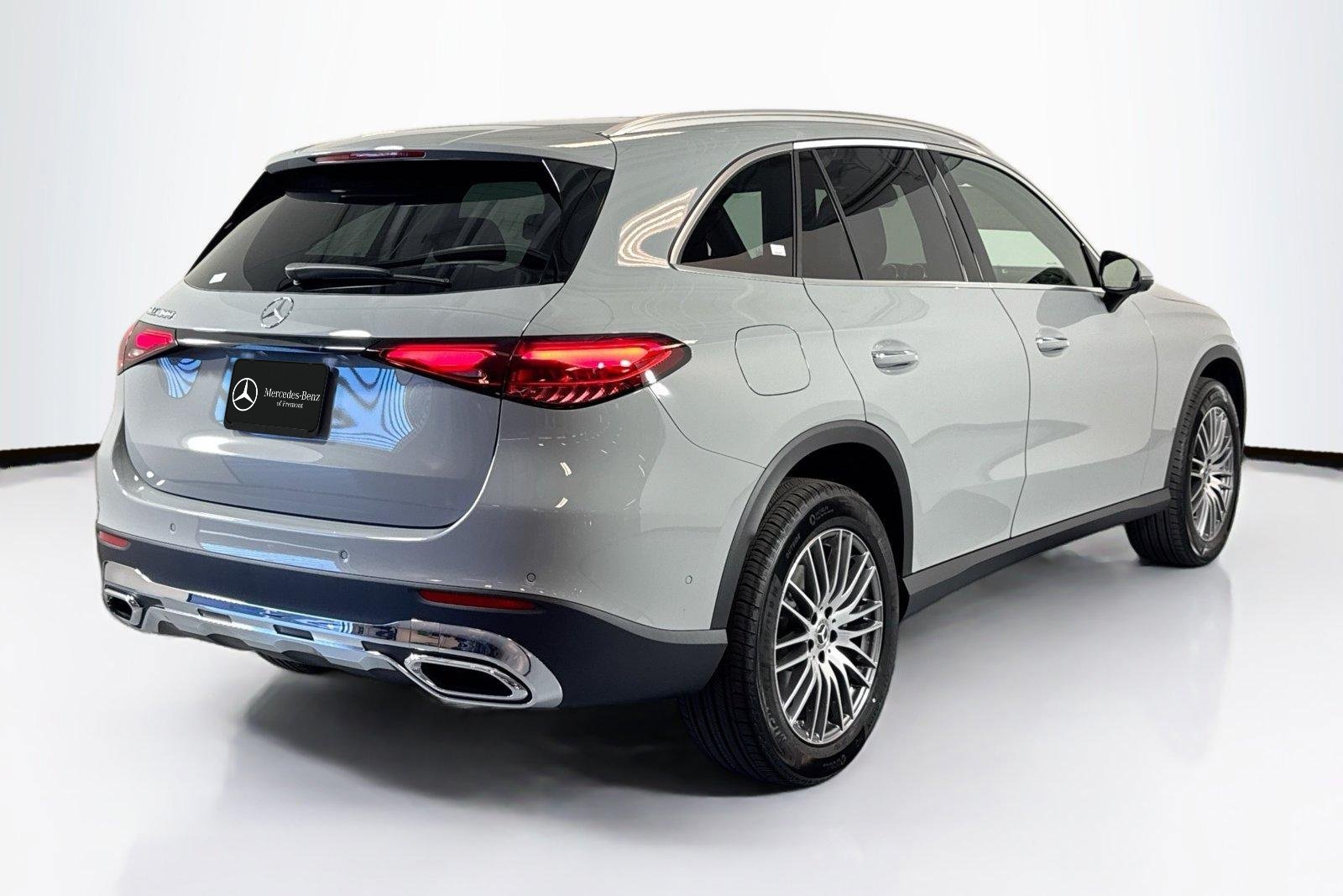 New 2026 Manufaktur Alpine Grey Mercedes-Benz GLC 300 image 5