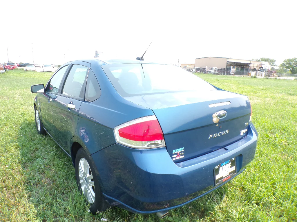 Used 2008 Vista Blue Clearcoat Metallic Ford SE image 7