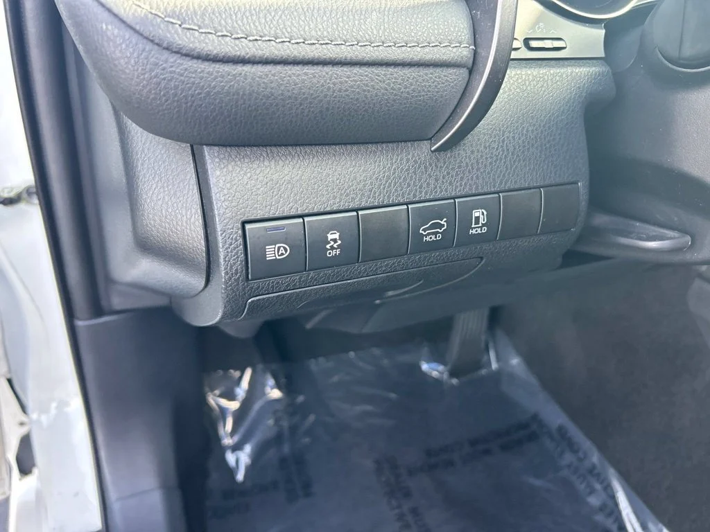 Used 2021 White Toyota SE Nightshade image 31
