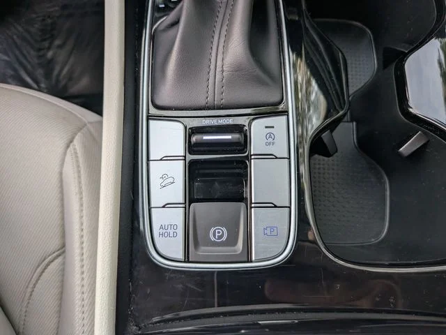 Used 2025 Gray Hyundai SEL image 25