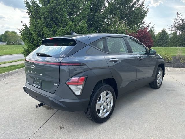 Certified Used 2025 Gray Hyundai SE image 6