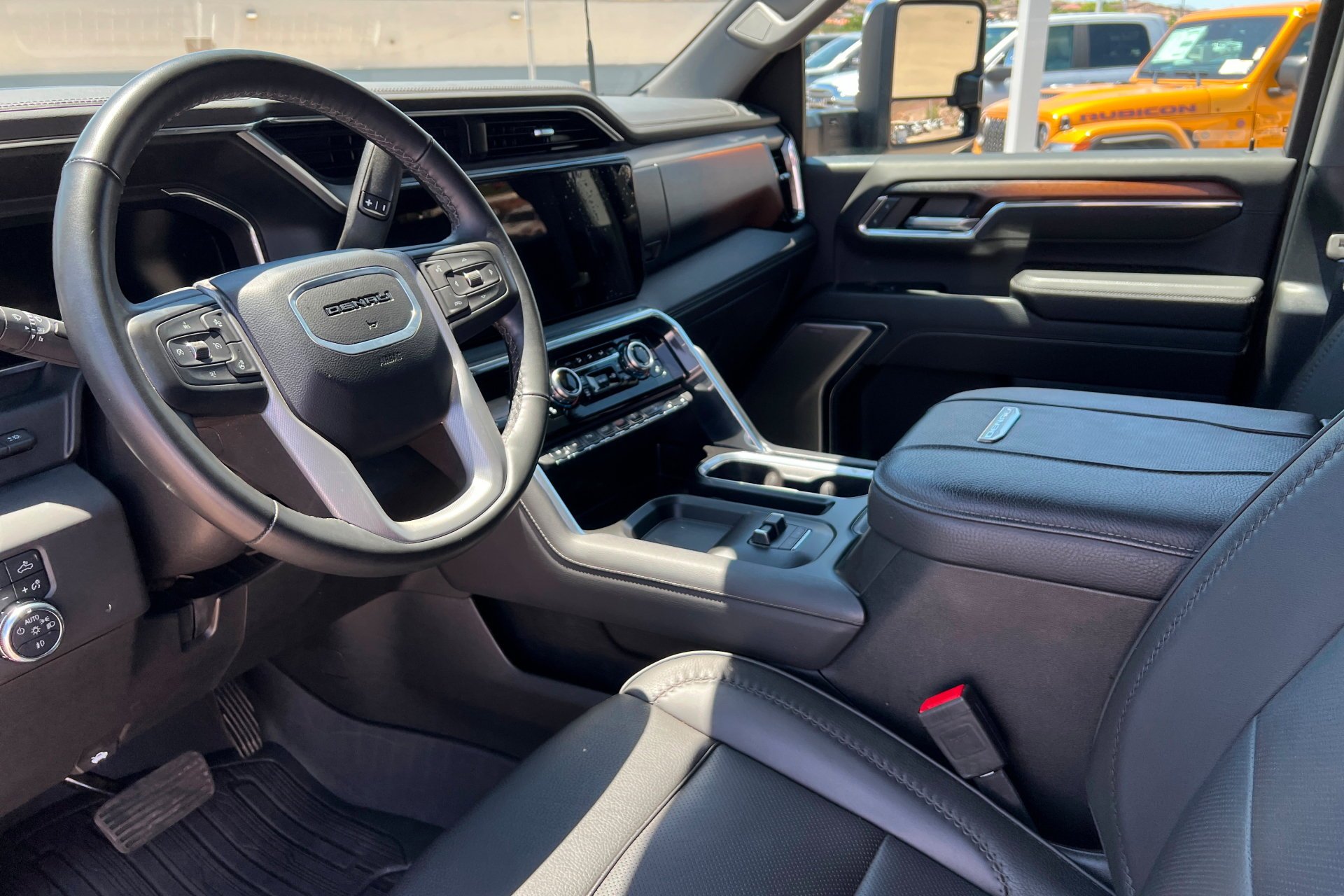 Used 2024 Onyx Black GMC Denali image 16