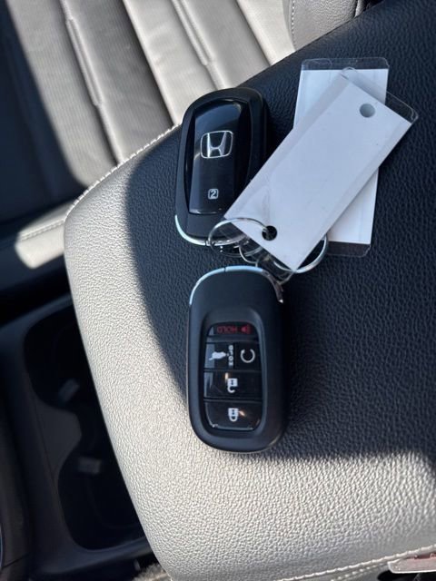 Used 2024 Platinum White Pearl Honda EX-L image 35