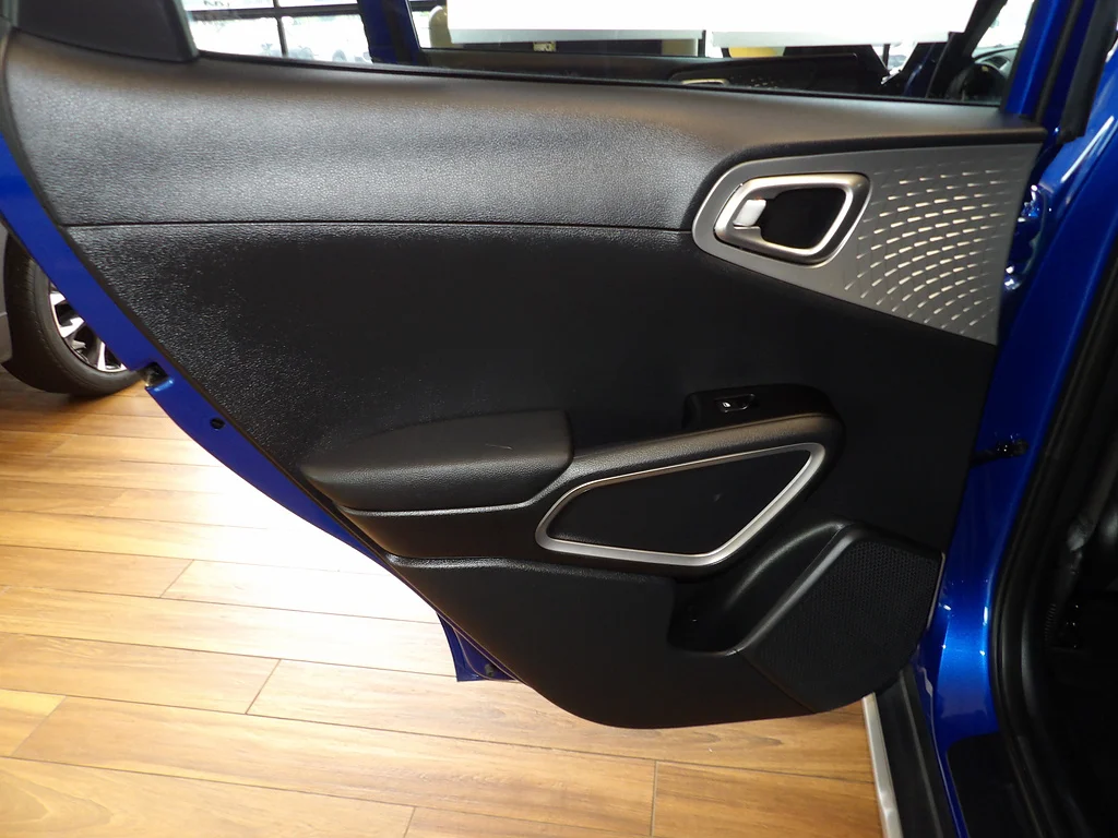Used 2022 Neptune Blue/Cherry Black Kia X-Line image 20