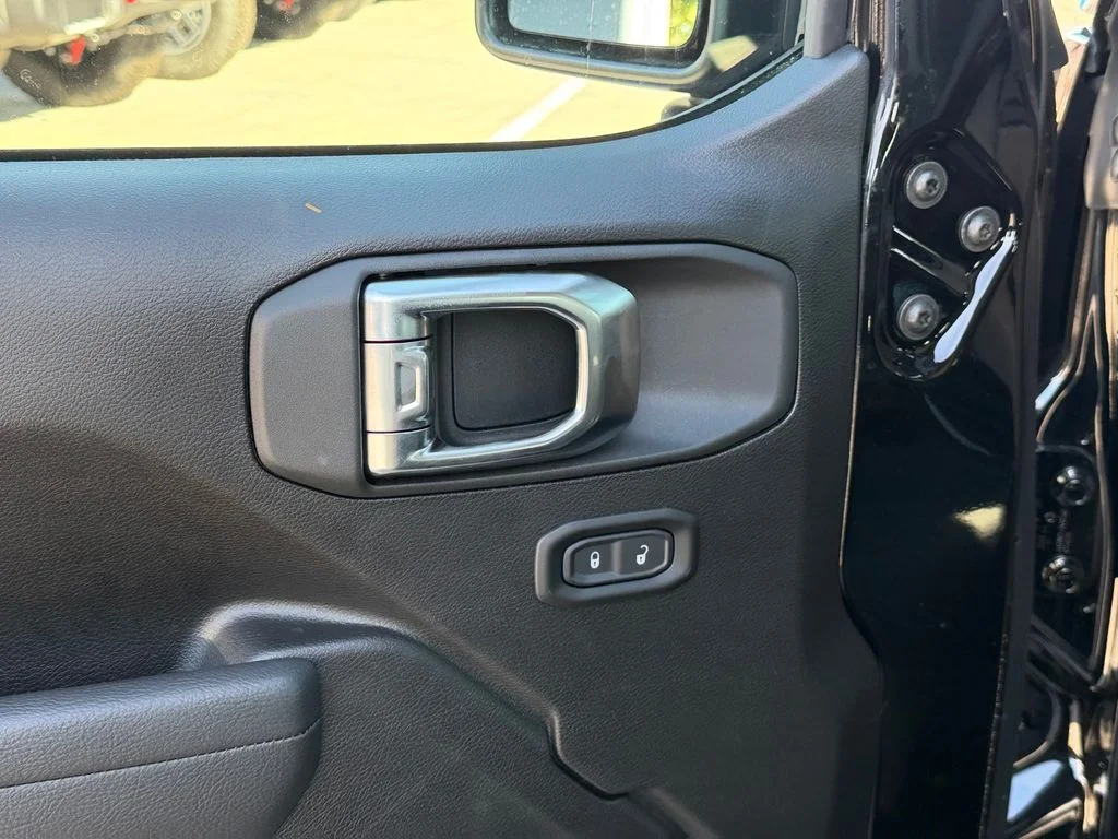 New 2026 Granite Crystal Metallic Clearcoat Jeep Texas Trail image 13