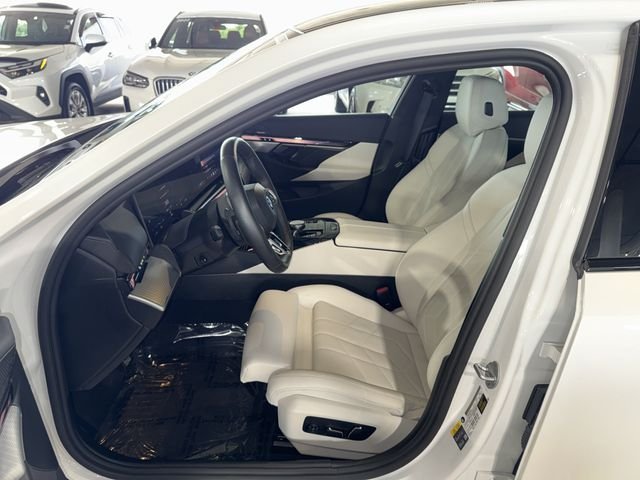 Used 2026 Mineral White Metallic BMW eDrive40 image 18