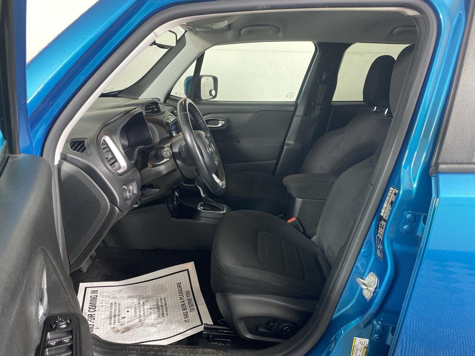 Used 2021 Bikini Metallic Clearcoat Jeep Latitude image 10