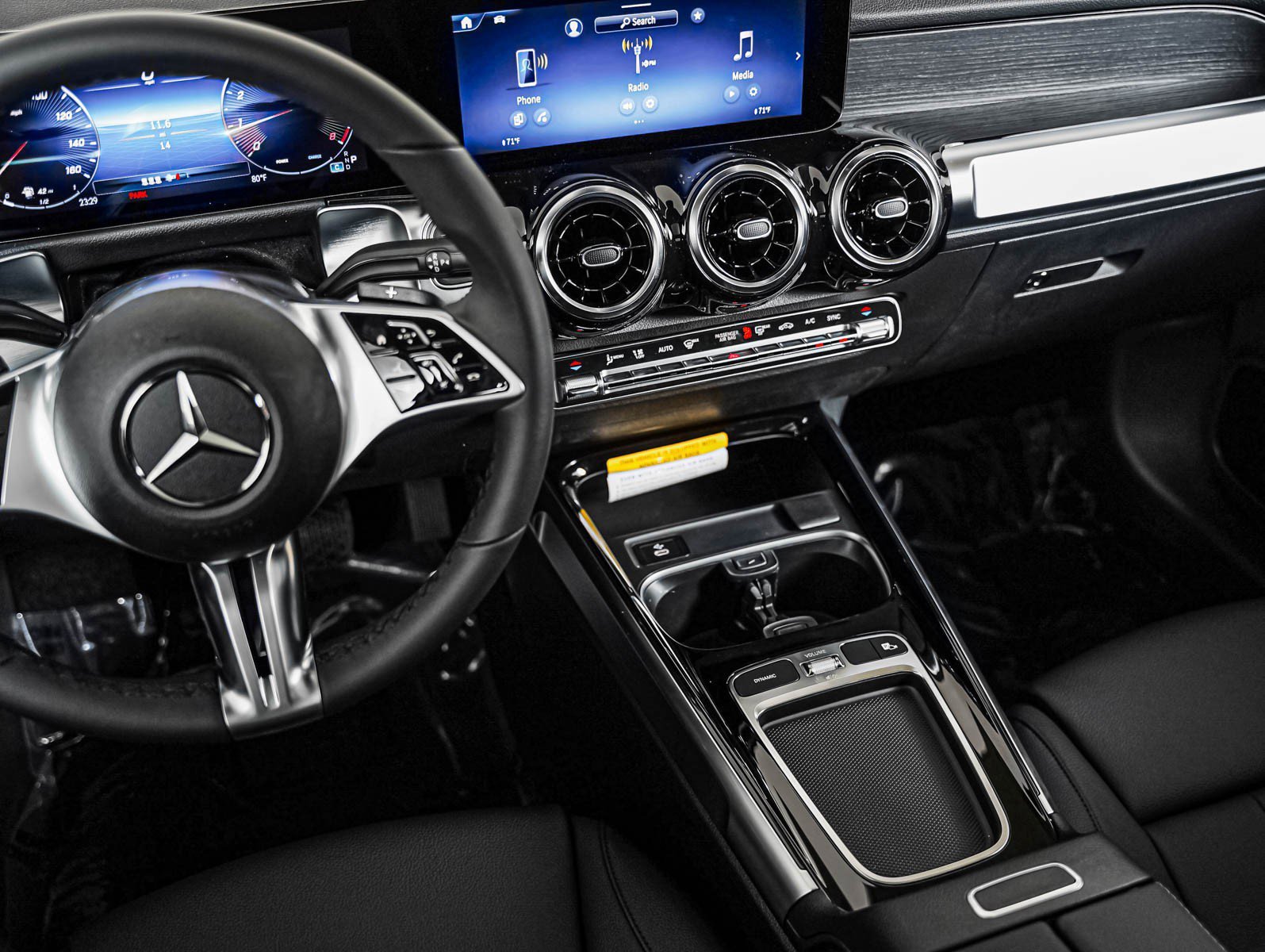 New 2026 Polar White Mercedes-Benz GLB 250 image 17