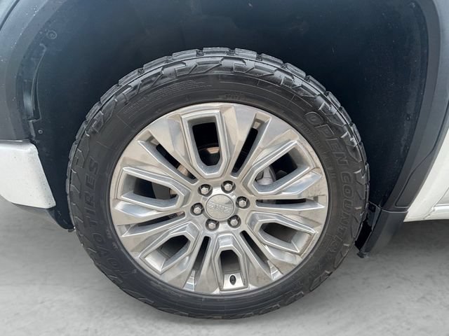 Used 2022 White Frost Tricoat GMC Denali image 24