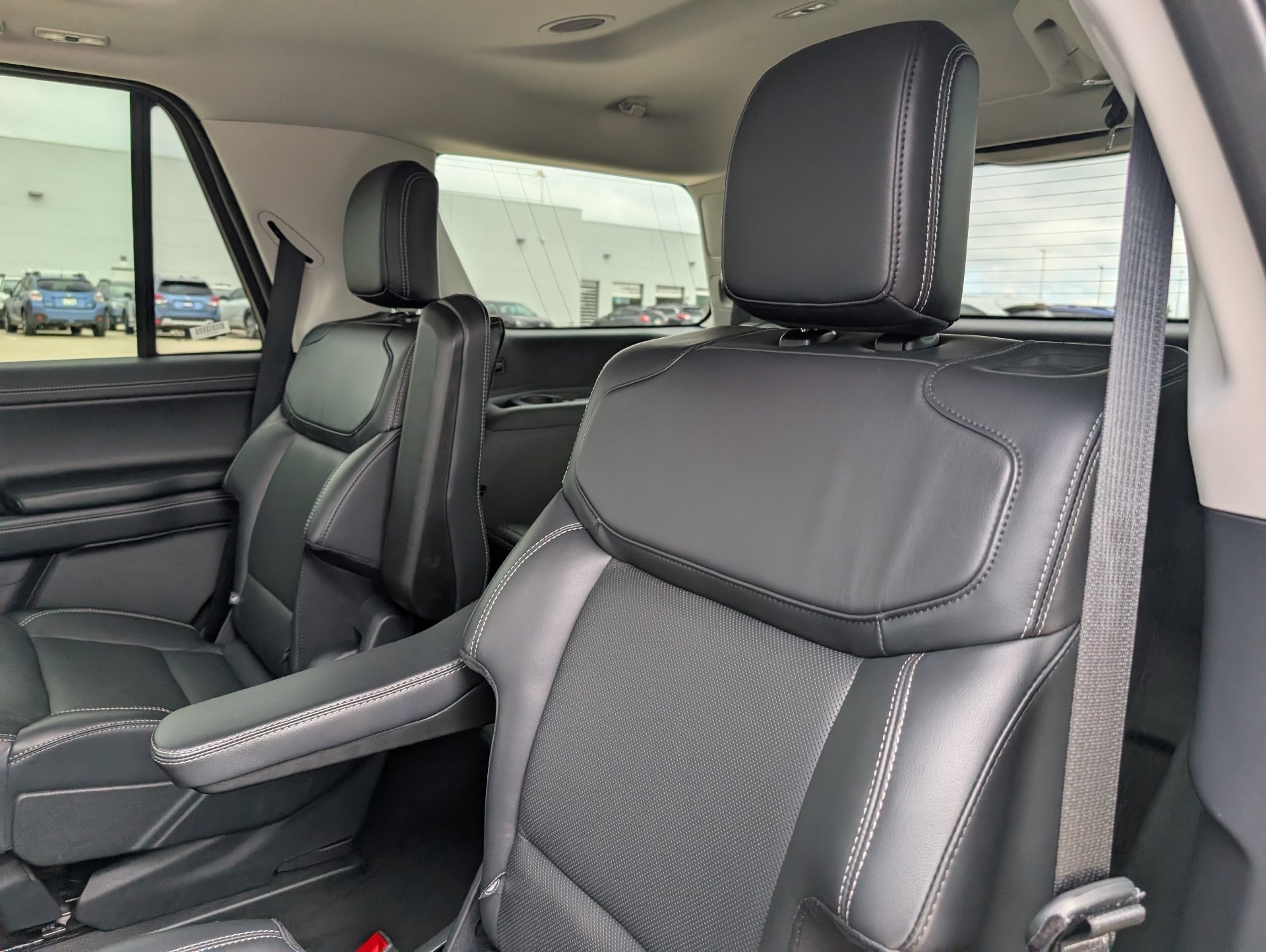 Used 2025 Silver Ford Platinum image 27