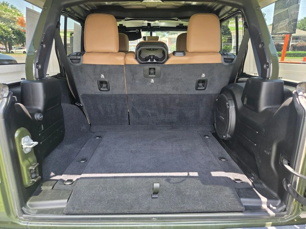 Used 2020 Green Jeep Unlimited Sahara image 25
