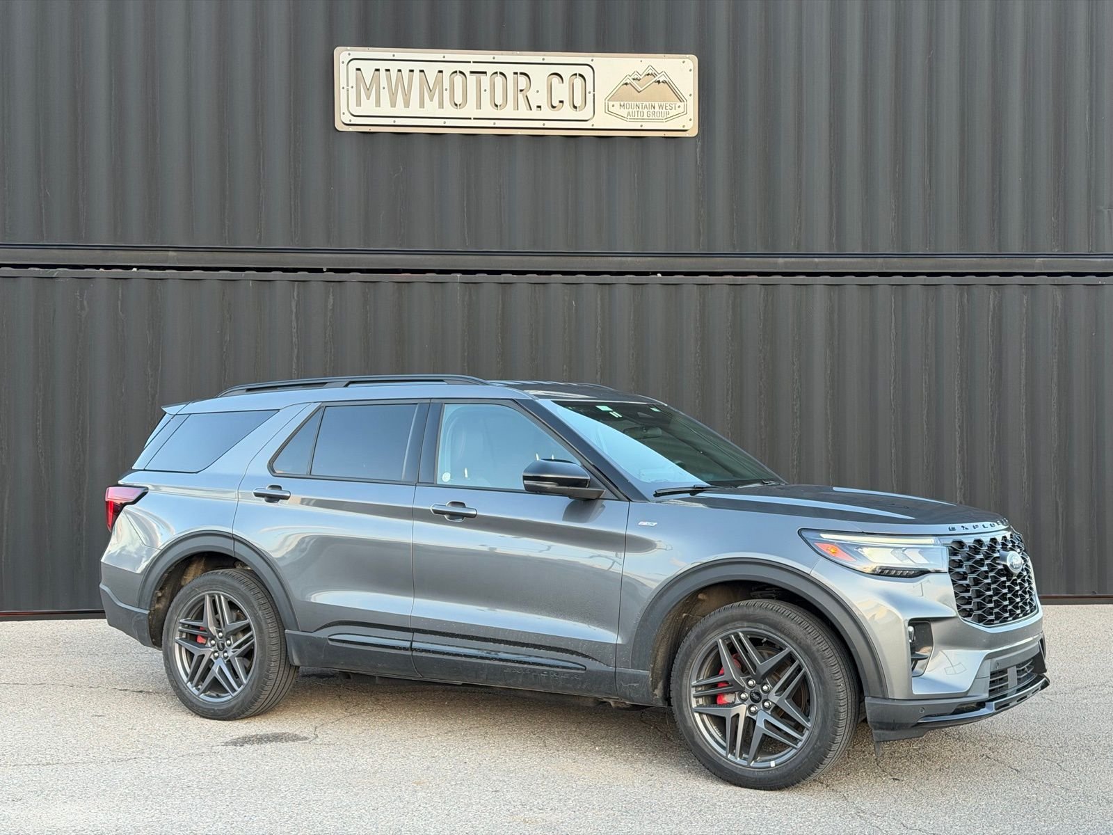 2025 Ford Explorer ST-LINE 4WD (PL535)'s photo