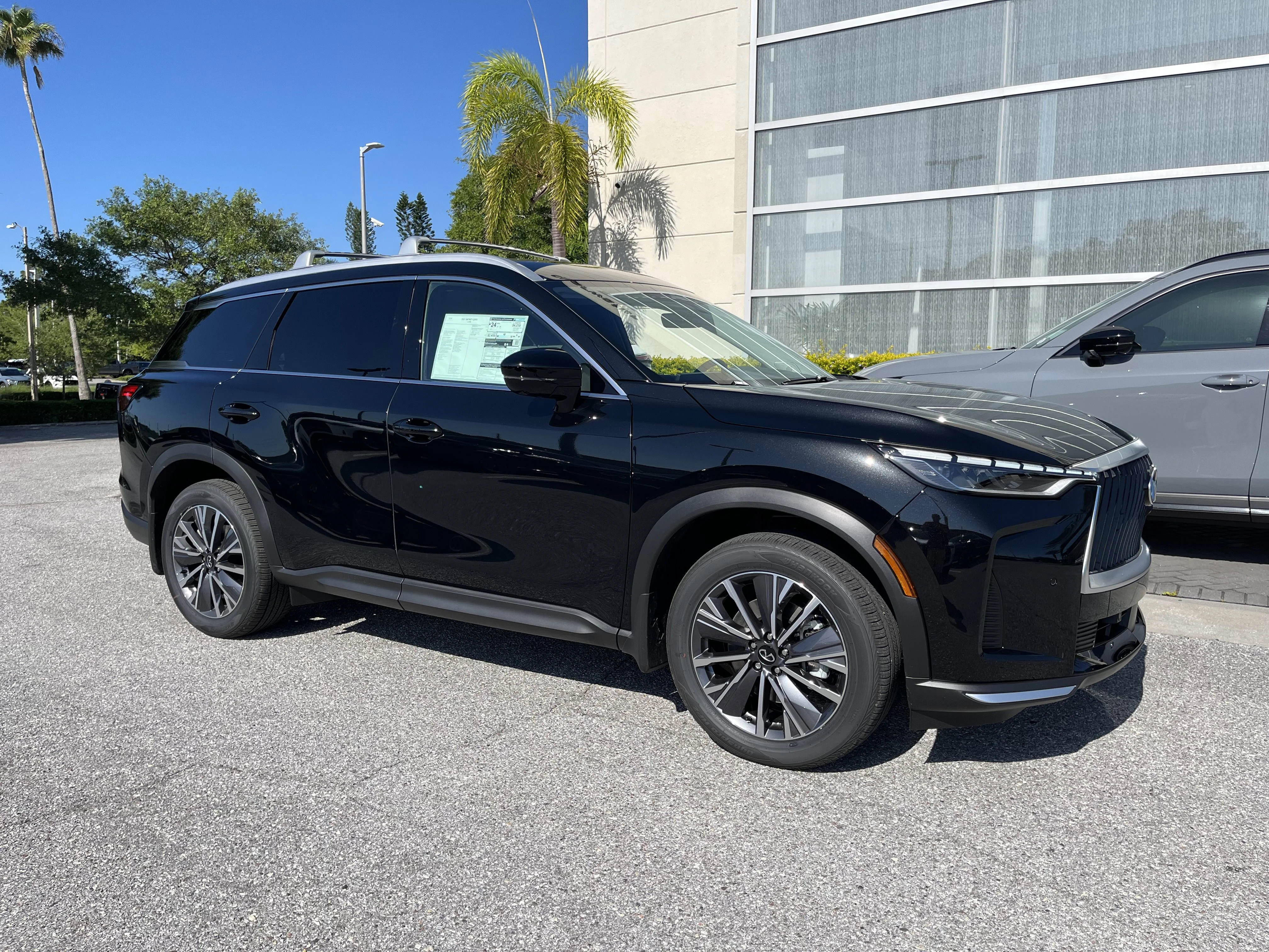 New 2027 Mineral Black INFINITI LUXE image 8