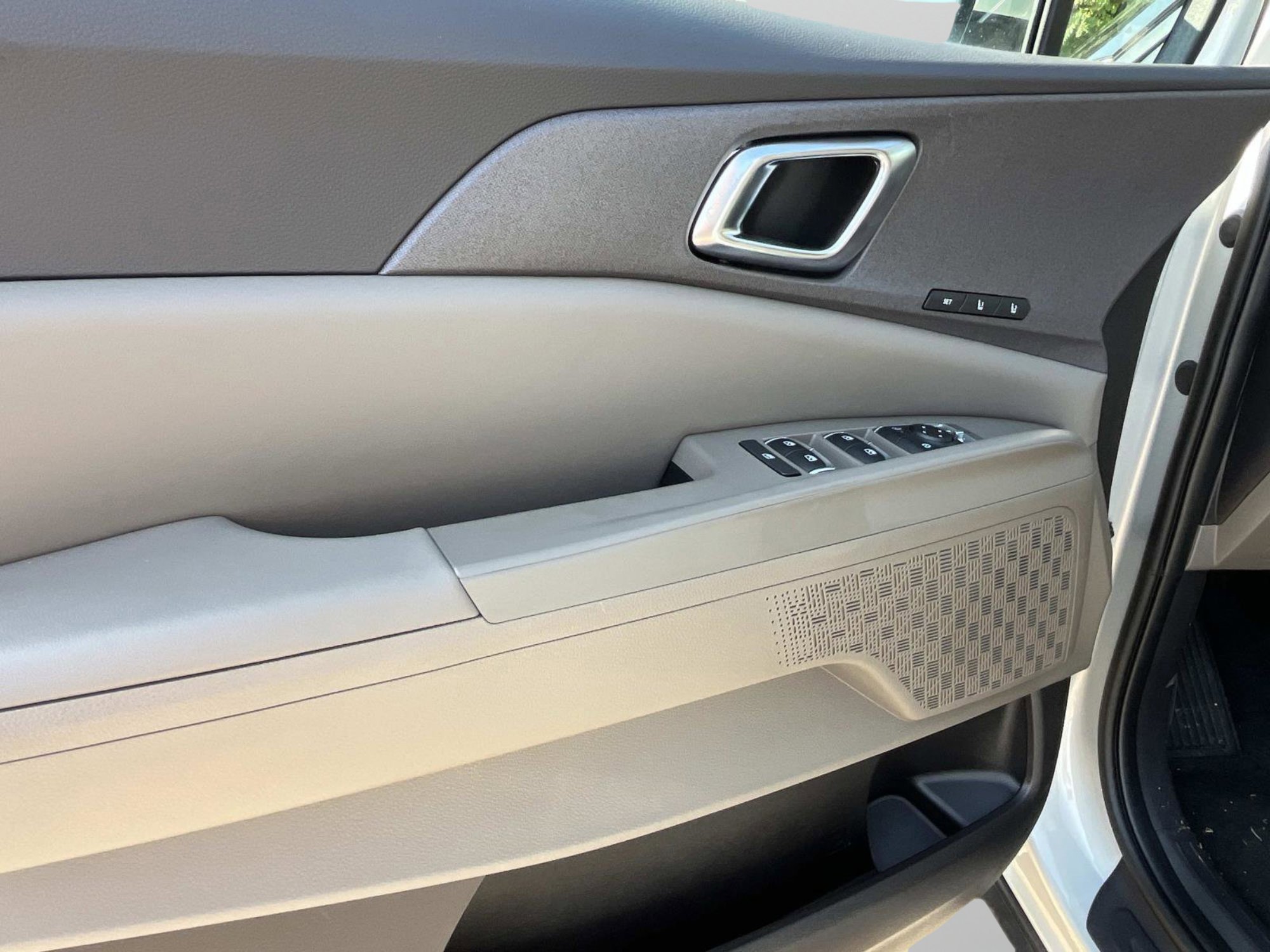 New 2026 Ivory Silver Kia EX image 33
