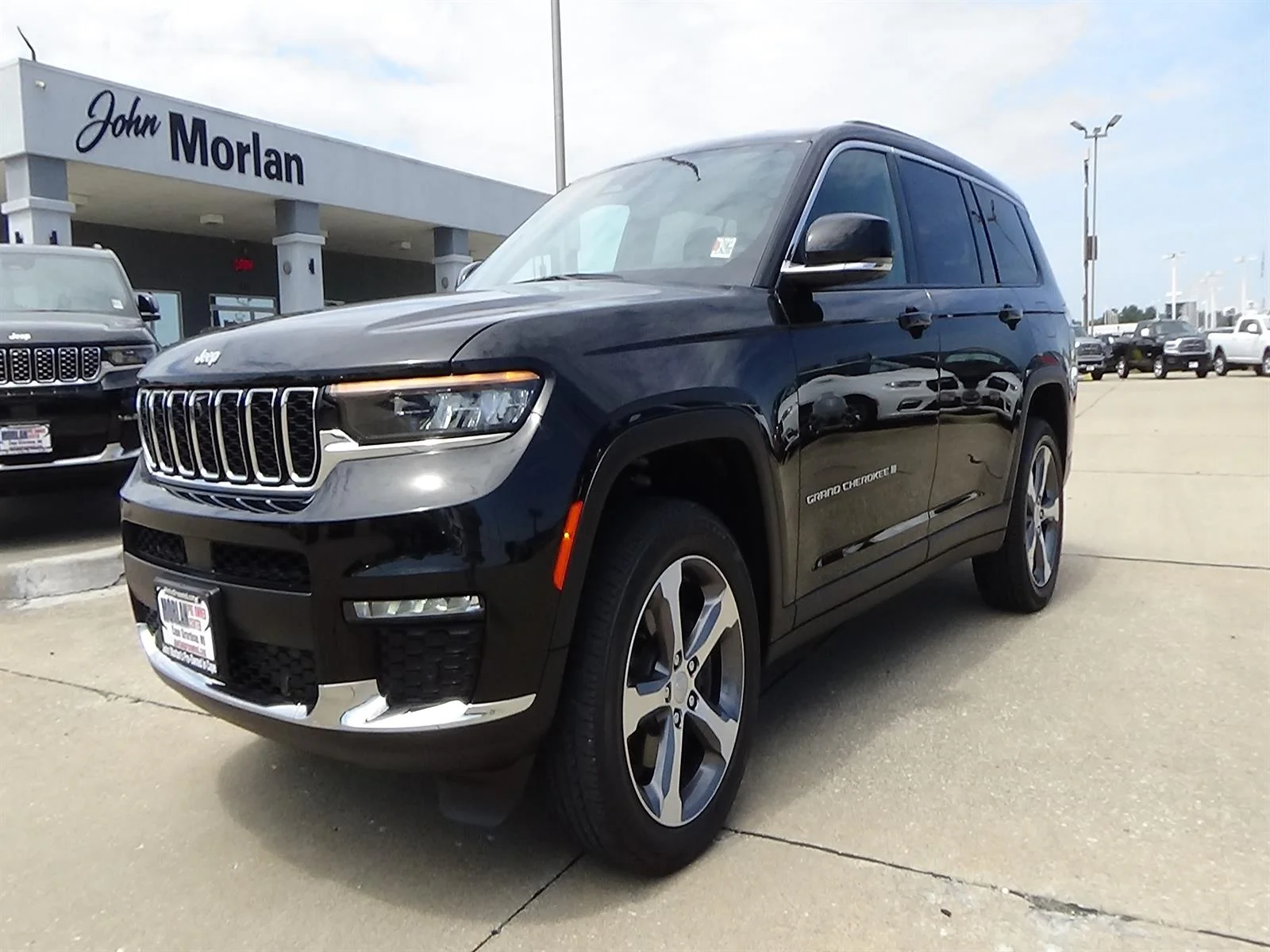 Certified Used 2025 Diamond Black Crystal Pearl Coat (pxj) Jeep Limited image 2