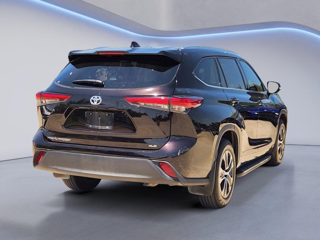 Used 2021 Opulent Amber Toyota XLE image 8