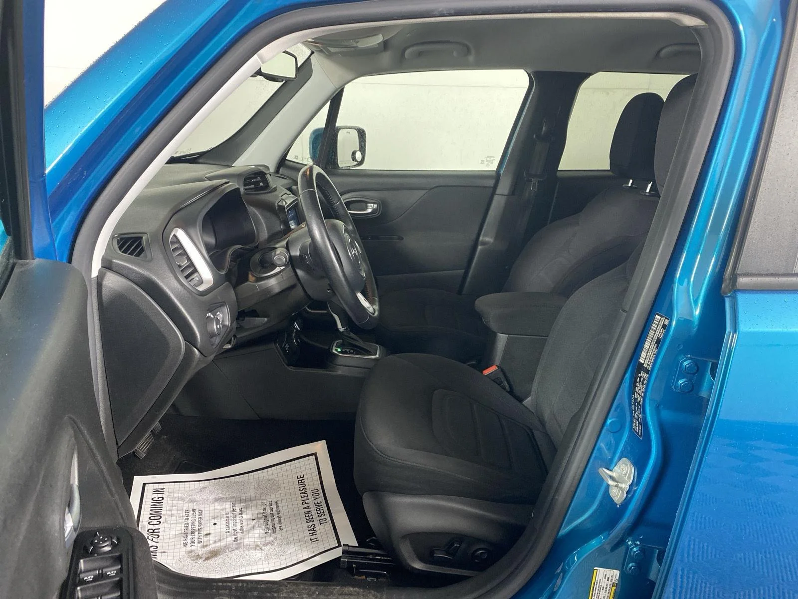 Used 2021 Bikini Metallic Clearcoat Jeep Latitude image 10