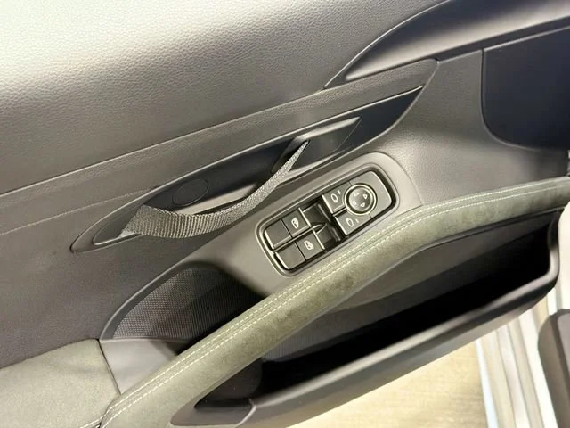 2025 Porsche 718 GT4 RS - Photo 20