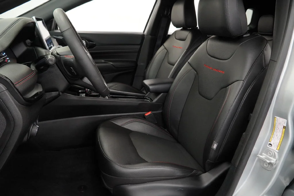 Certified Used 2025 Silver Jeep Trailhawk image 3