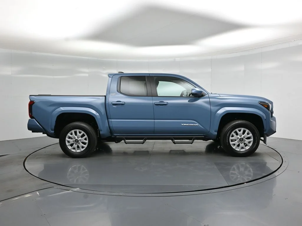 Used 2026 Blue Toyota SR5 image 22
