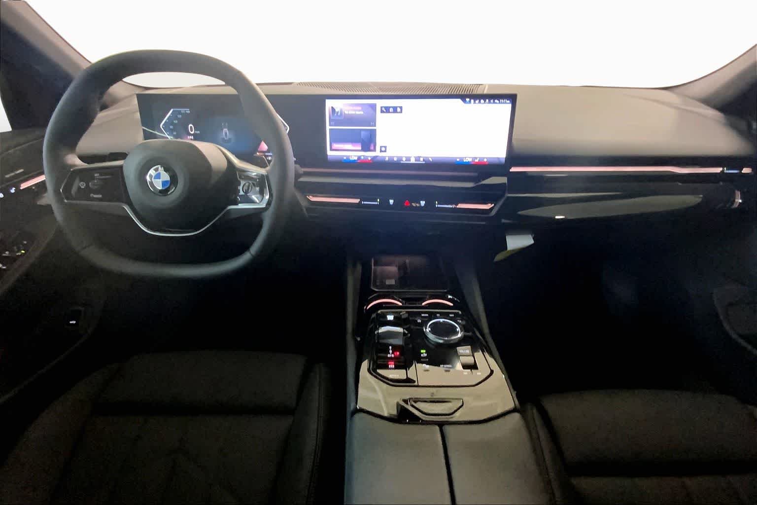 New 2026 Oxide Grey Metallic BMW 530i xDrive image 5
