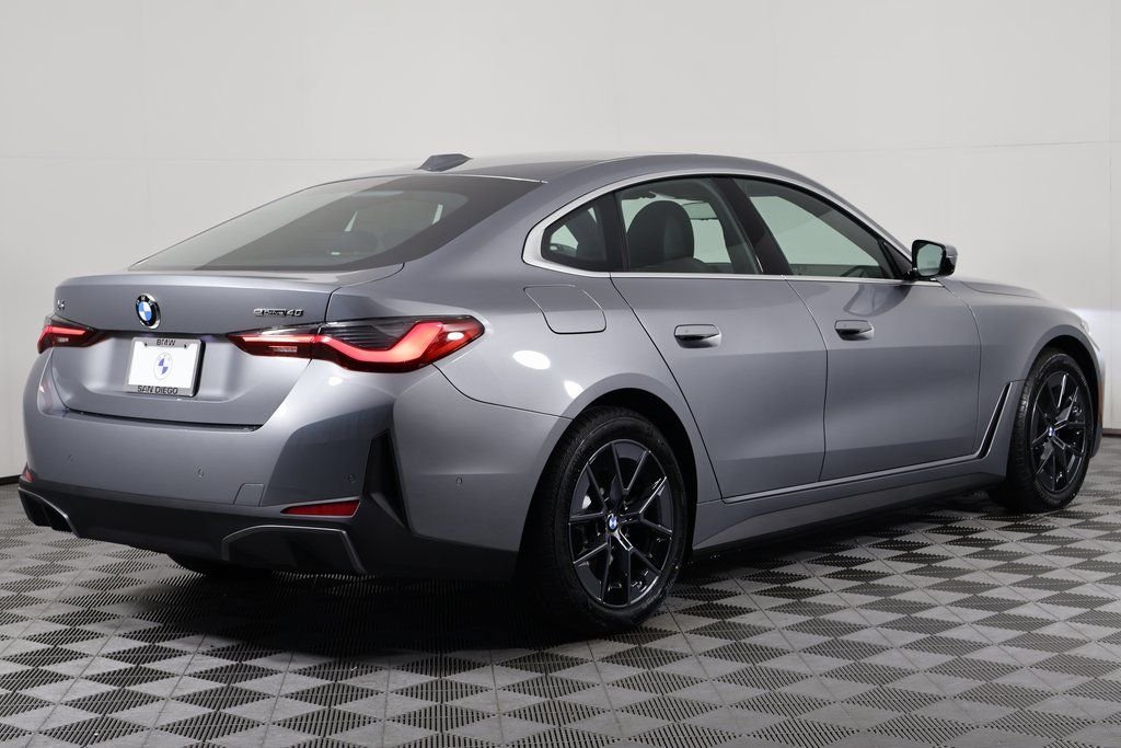 New 2026 Skyscraper Grey Metallic BMW eDrive40 image 2