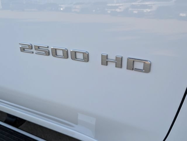 Used 2025 Summit White Chevrolet LT image 37