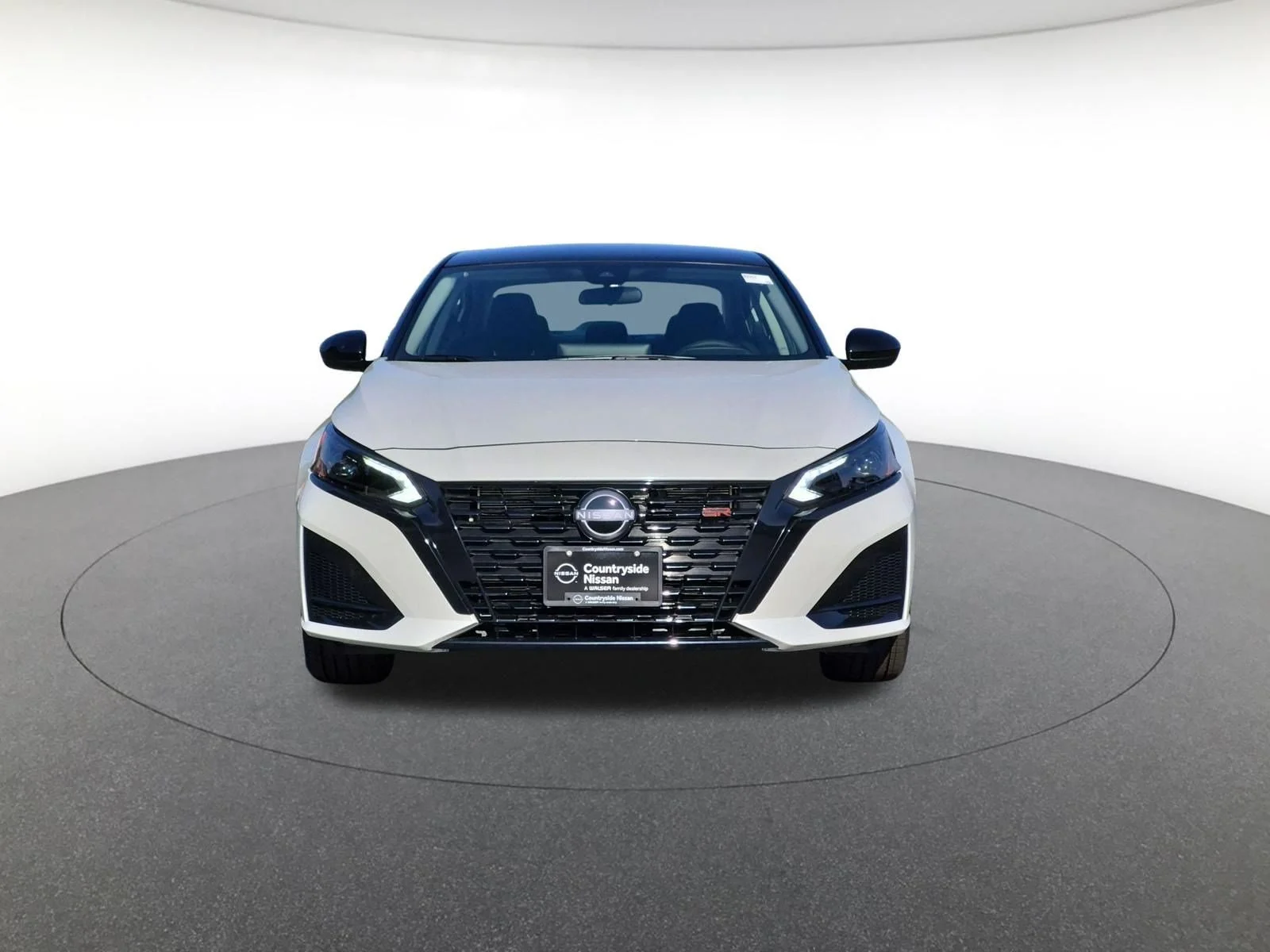 New 2026 Pearl White/Super Black Nissan 2.5 SR image 2