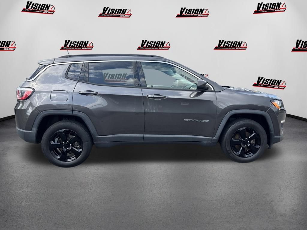 Used 2017 Gray Jeep Latitude image 4