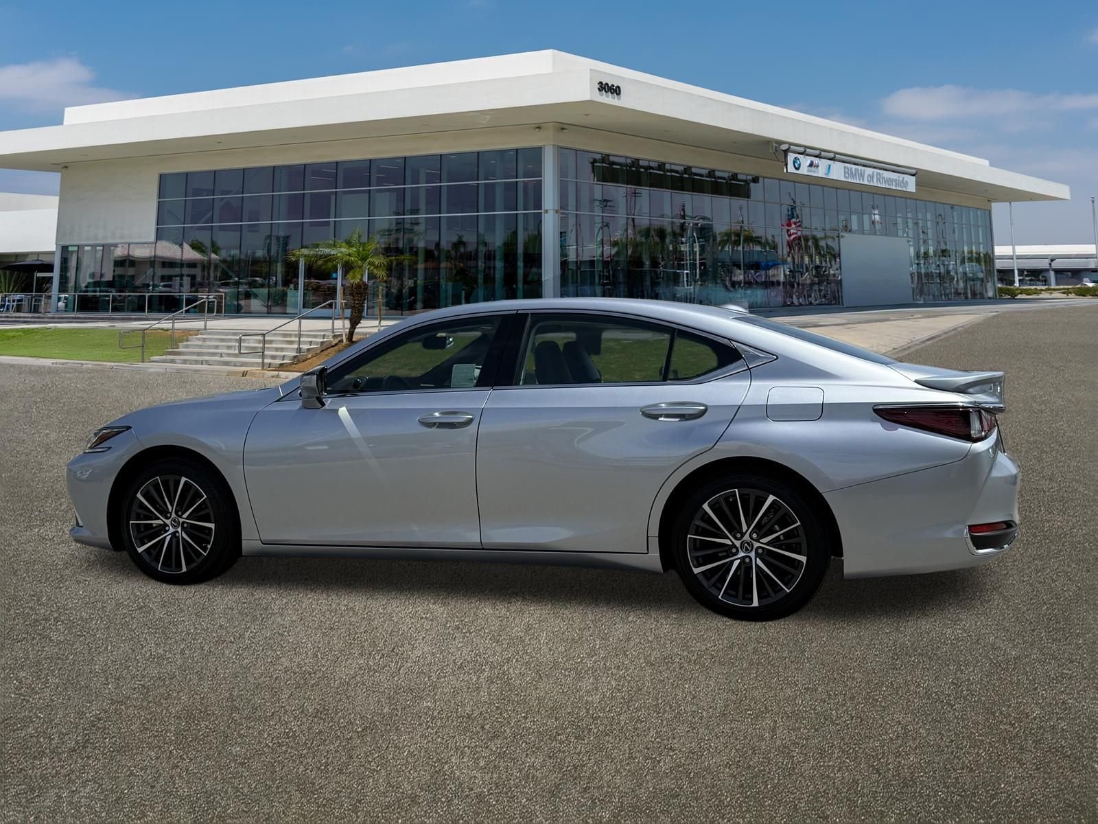Used 2025 Silver Lexus 300h image 7