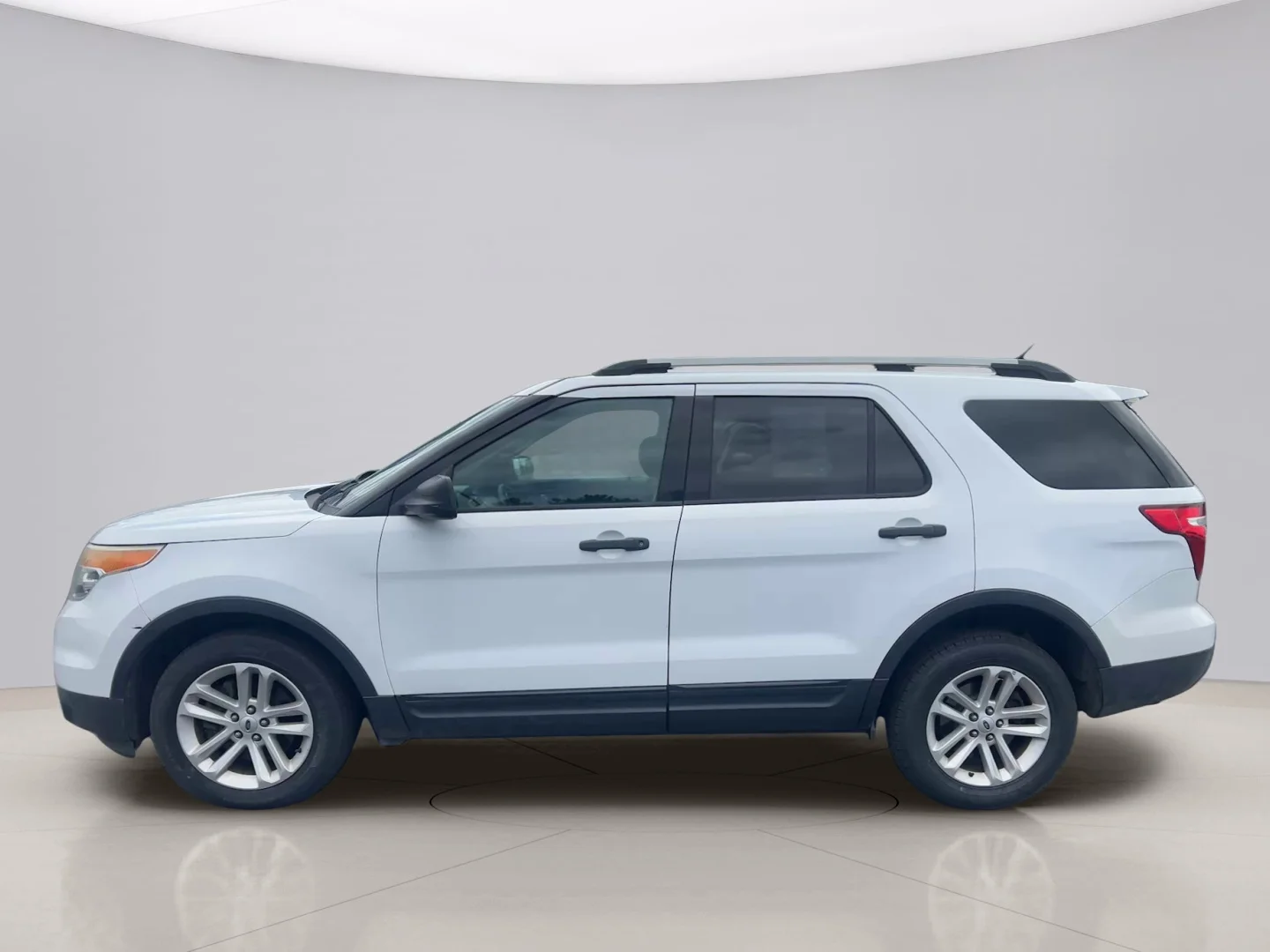 Used 2015 White Ford 4WD image 2