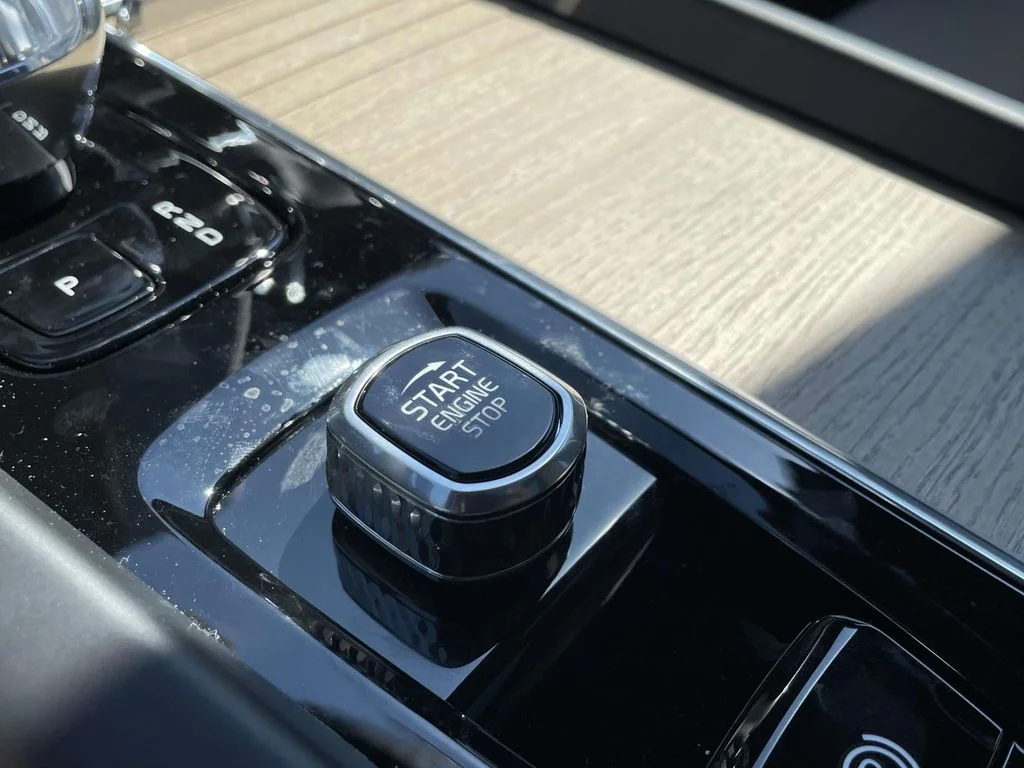 2026 Volvo XC60 Plus - Photo 30