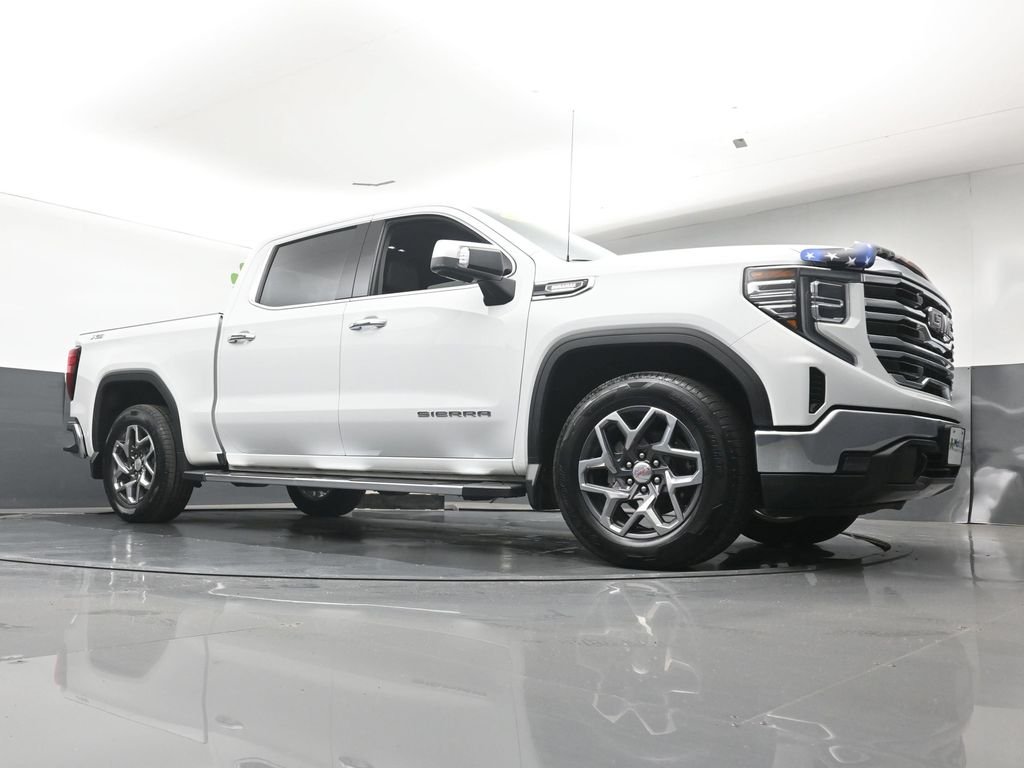 Used 2023 White GMC SLT image 26