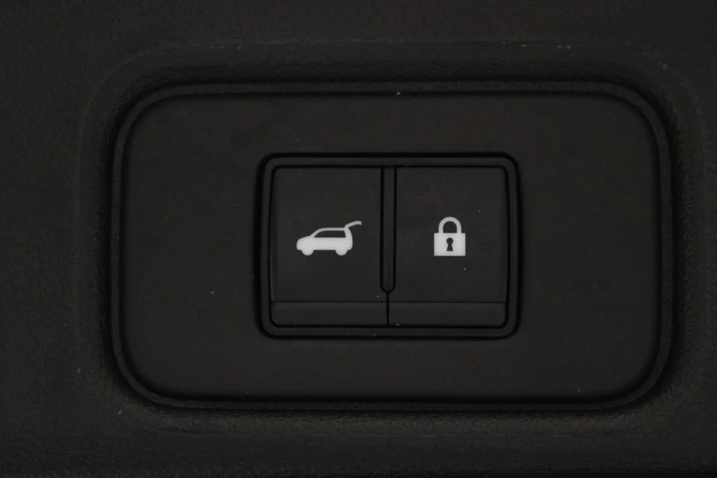2025 Nissan Pathfinder SV - Photo 18