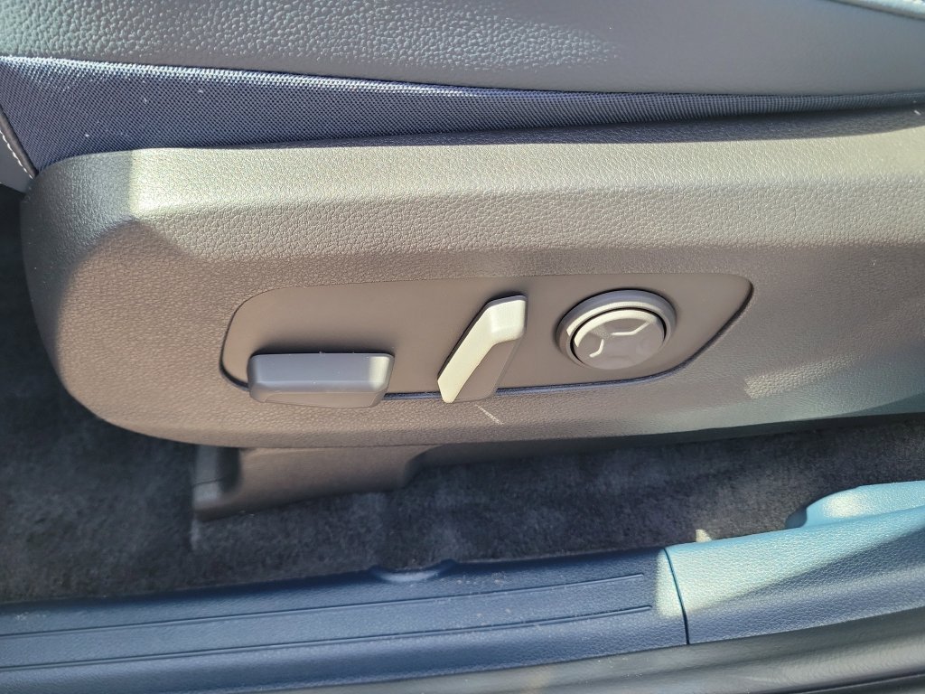 New 2026 Snow White Pearl Kia SX Prestige image 25