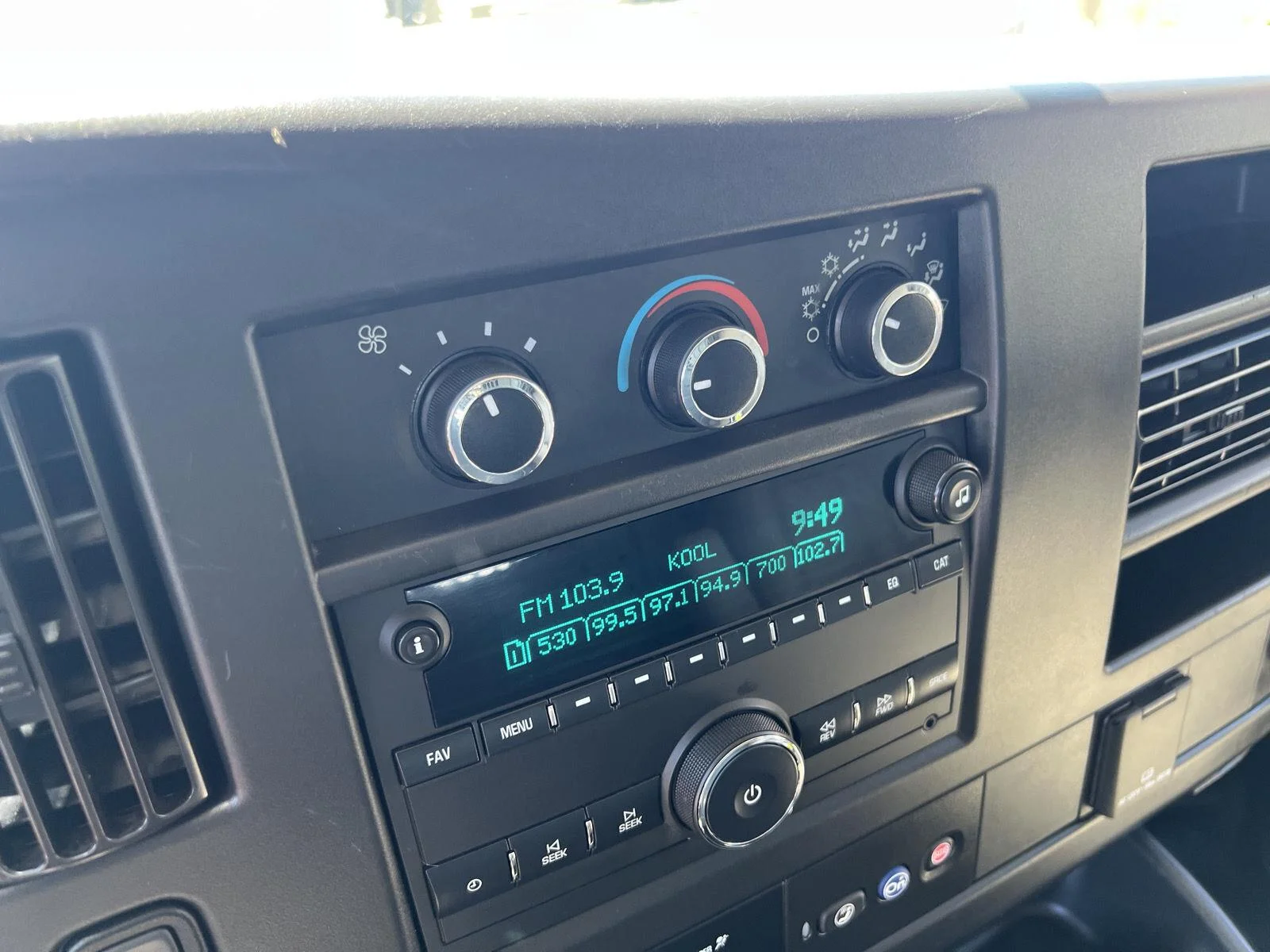 2021 Chevrolet Express Cargo Work Van - Photo 22