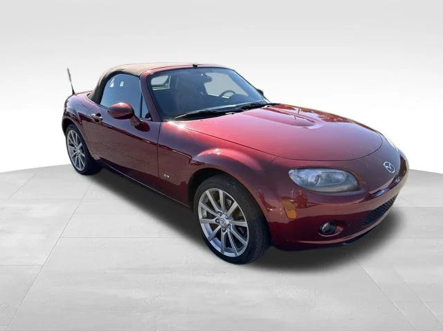 Used 2006 Red Mazda Grand Touring image 2